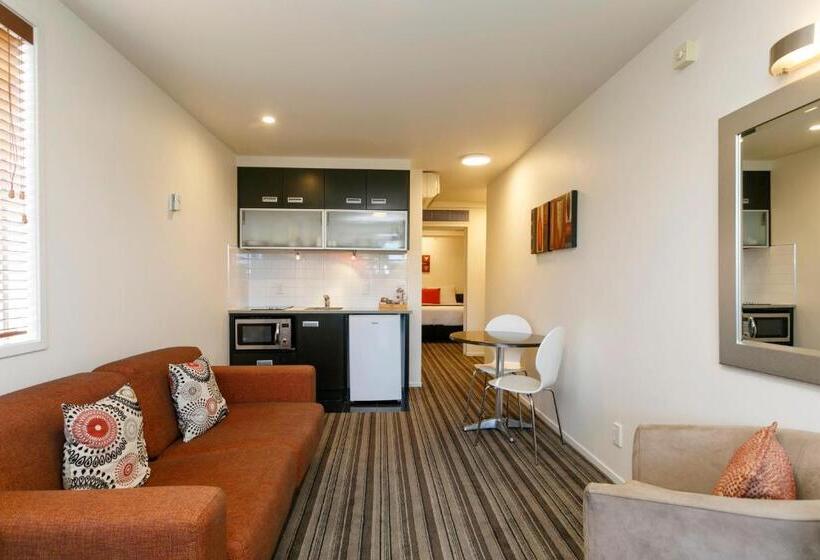 Апартаменты 1 Спальня Вид на Бассейн, The Reef Resort