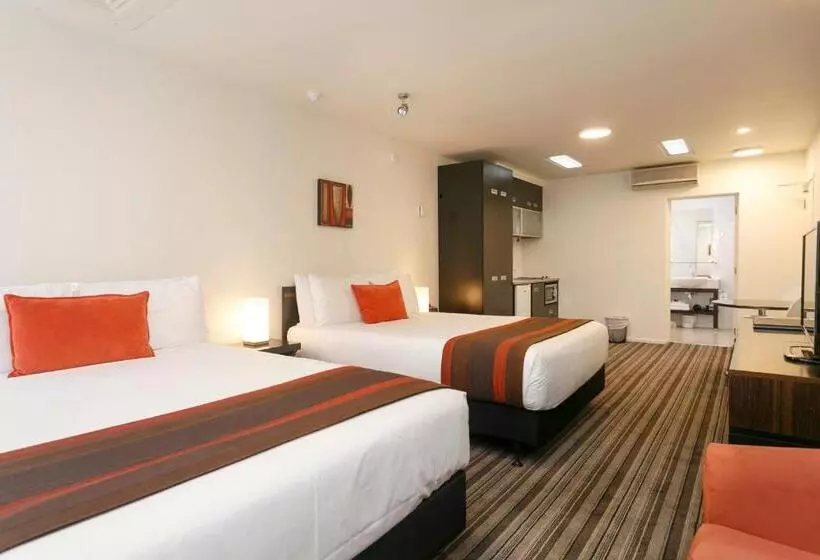 استودیوی استاندارد, The Reef Resort