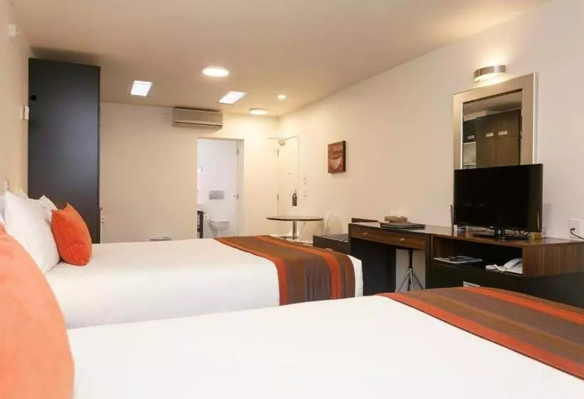 استودیوی استاندارد, The Reef Resort