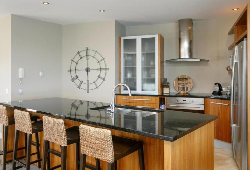 Апартаменты Deluxe 3 Спальни, The Reef Resort