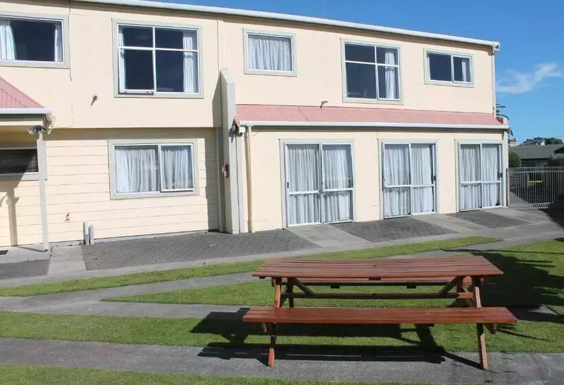استودیوی استاندارد, Riverview Motel
