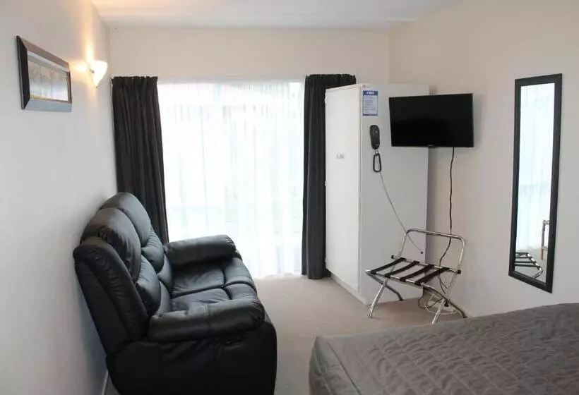 استودیوی استاندارد, Riverview Motel