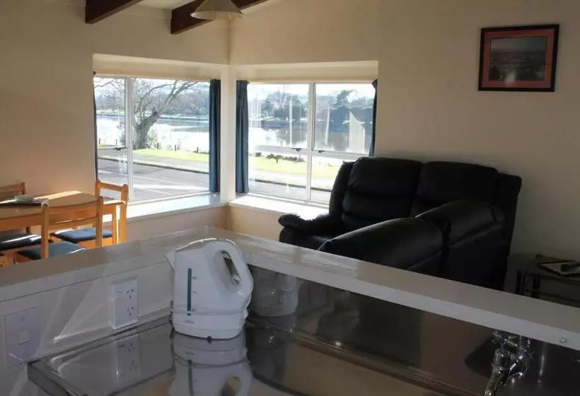 اتاق استاندارد با چشم‌انداز رودخانه, Riverview Motel