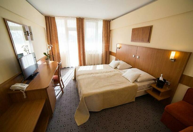 스탠다드 트리플 룸, Art Hotel Superior