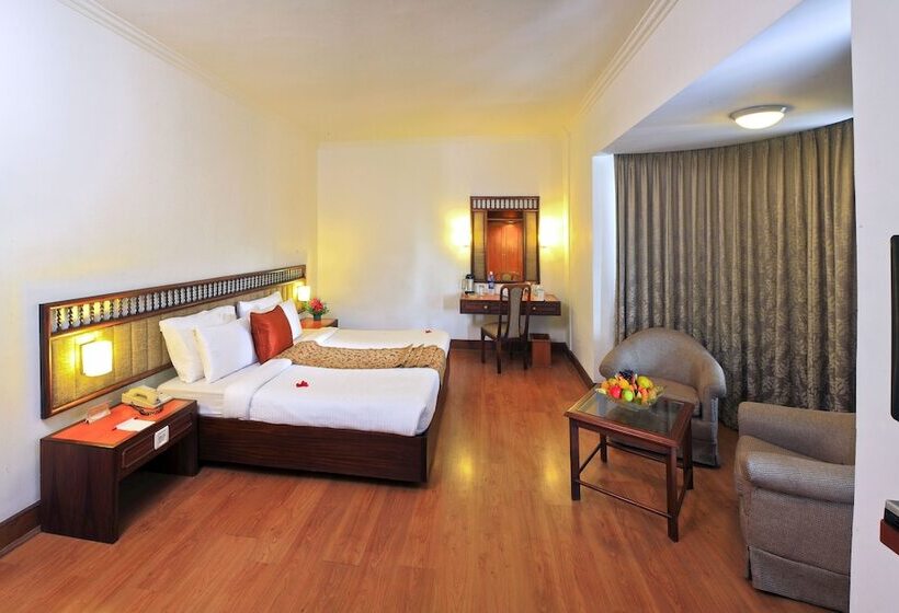 高级大房间, Abad Plaza