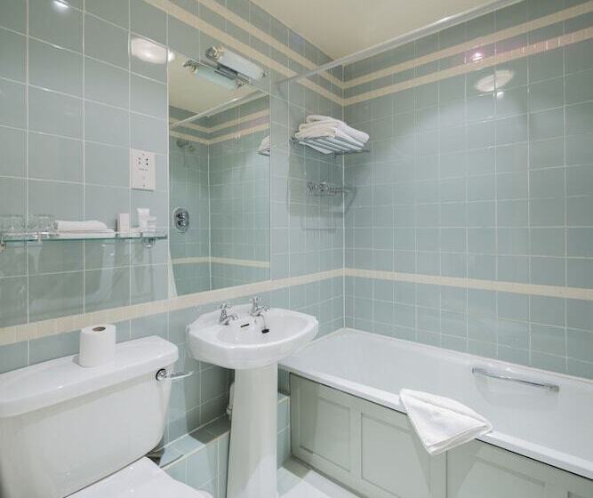 اتاق استاندارد سه نفره, Aberdeen Lodge