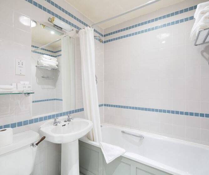 اتاق استاندارد سه نفره, Aberdeen Lodge