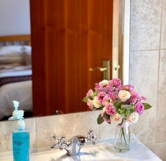 غرفة قياسية ثلاثية, Atlantic Guest House