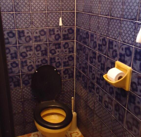 اتاق استاندارد, Cola Panzió