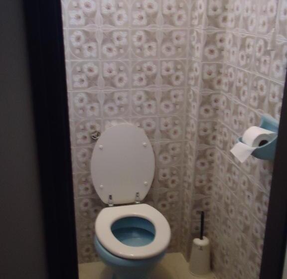 اتاق استاندارد چهارنفره با بالکن, Cola Panzió