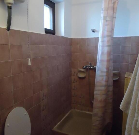 اتاق استاندارد چهارنفره با بالکن, Cola Panzió