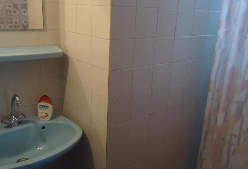 اتاق استاندارد چهارنفره با بالکن, Cola Panzió