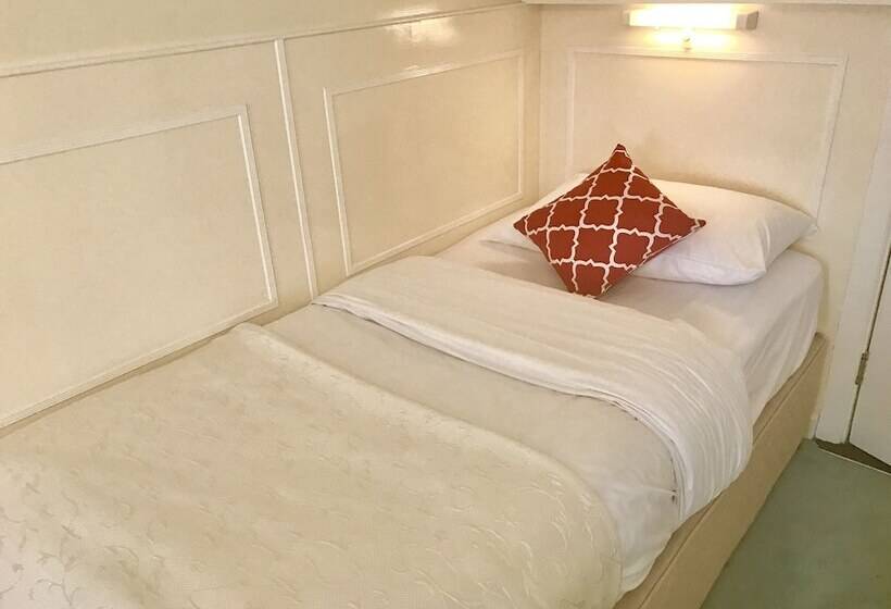 חדר יחיד בסיסי, Dergvale