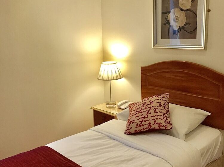 חדר יחיד בסיסי, Dergvale