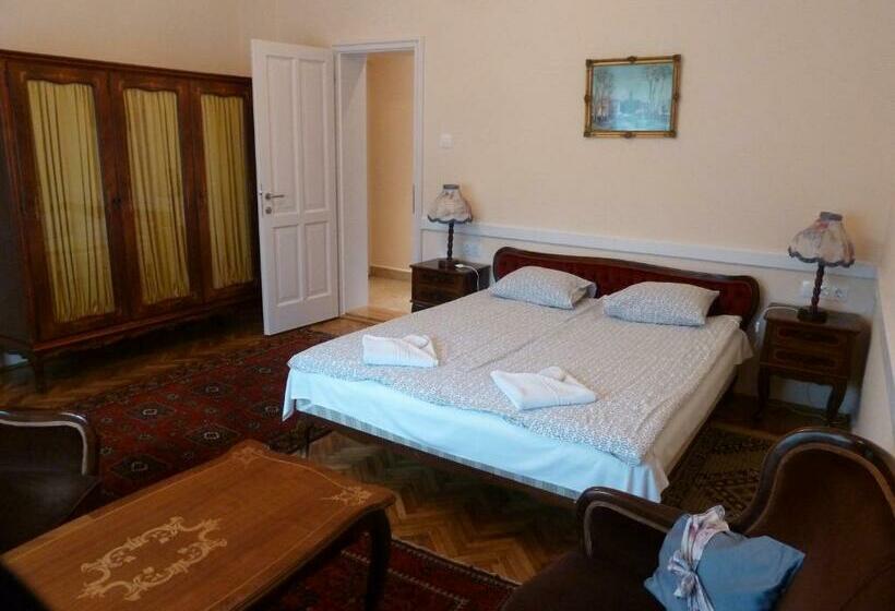 جناح غرفتين نوم, Kikelet Villa