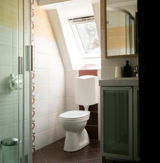 غرفة قياسية مزوَّدة بشُرفة, Kikelet Villa