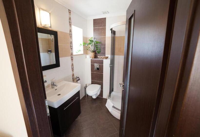 غرفة قياسية مزوَّدة بشُرفة, Kikelet Villa