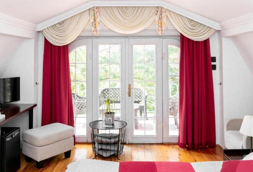 غرفة قياسية مزوَّدة بشُرفة, Kikelet Villa