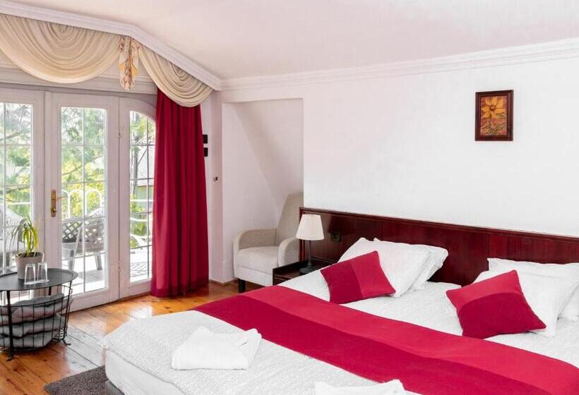 غرفة قياسية مزوَّدة بشُرفة, Kikelet Villa