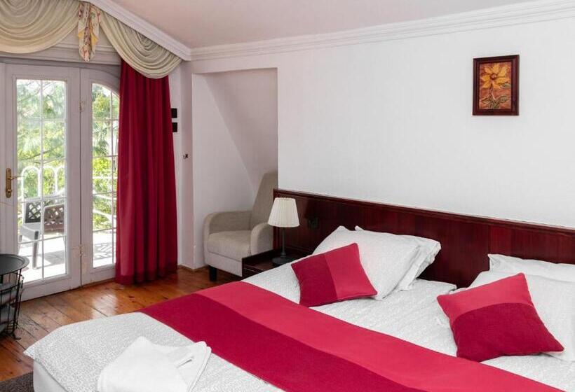 غرفة قياسية مزوَّدة بشُرفة, Kikelet Villa