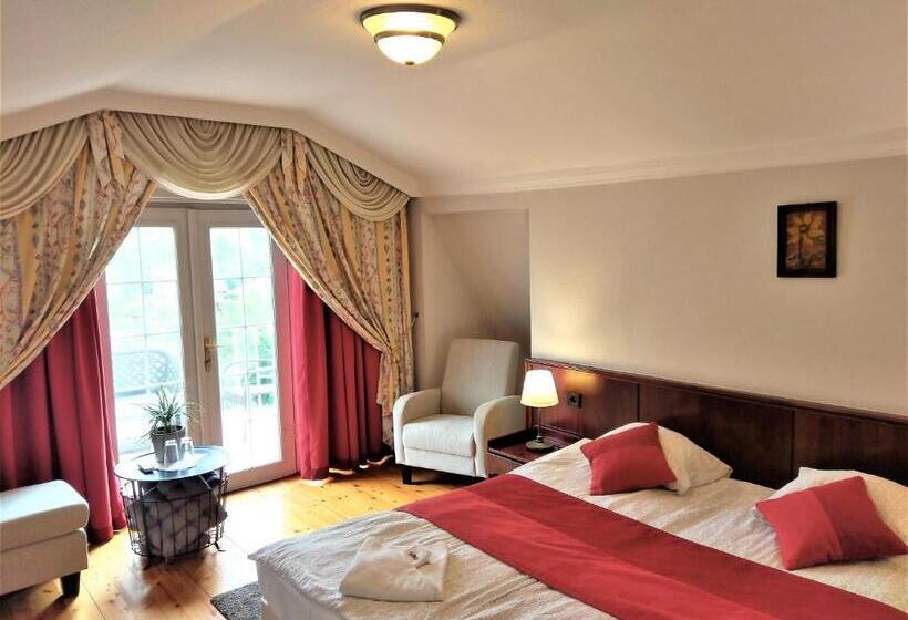 غرفة قياسية مزوَّدة بشُرفة, Kikelet Villa