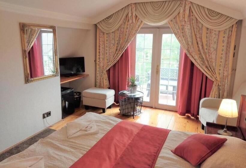 غرفة قياسية مزوَّدة بشُرفة, Kikelet Villa