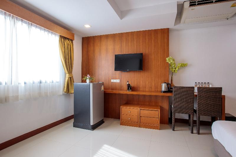 سوئیت با تخت بزرگ, Ying Nflo, Wesley Admiralty, Hong Kong