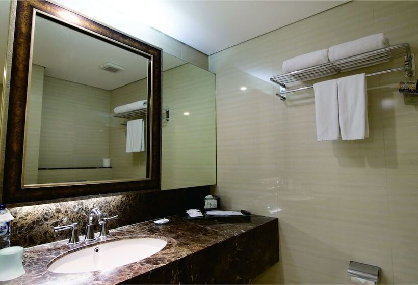 Номер Deluxe, Santika Premiere Jogja