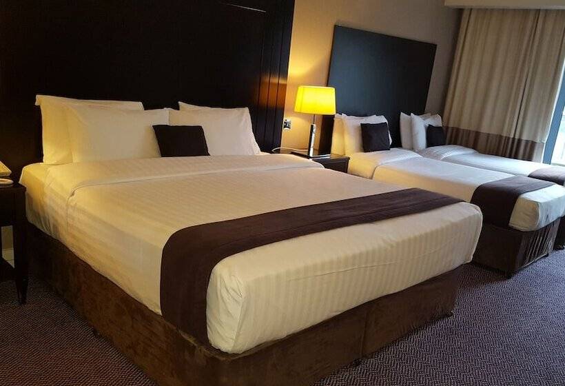 غرفة عائلية, Shamrock Lodge