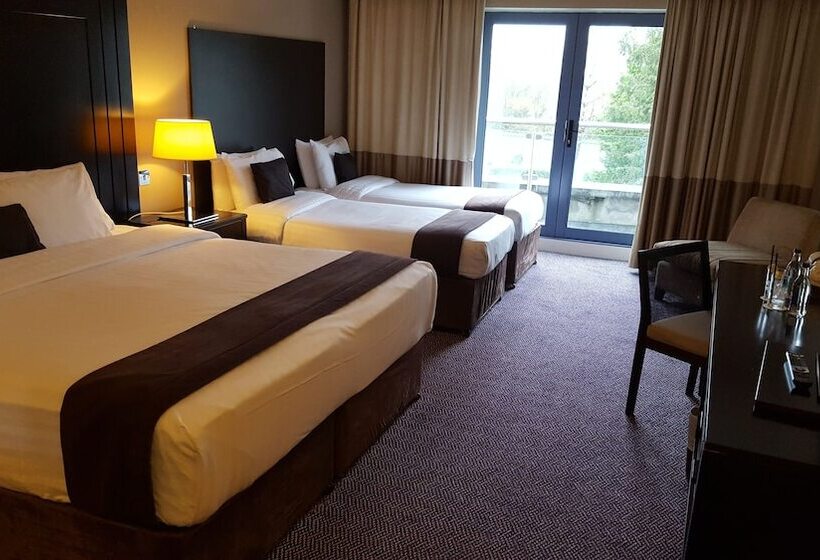 غرفة عائلية, Shamrock Lodge