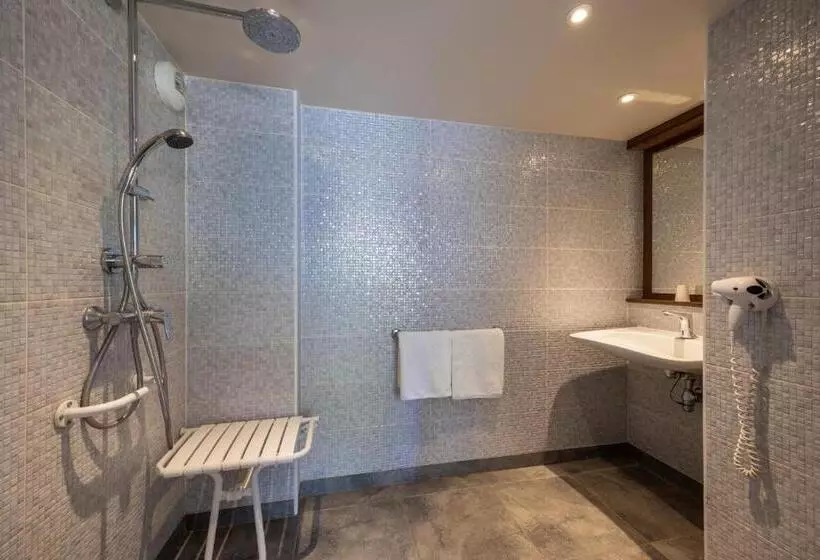 身障者適用スタンダードルーム, The Originals City, Hôtel Mâcon Nord