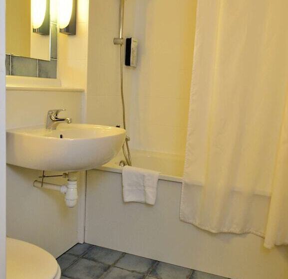 스탠다드 룸 더블 침대, Campanile Nimes Centre  Mascarbonnel