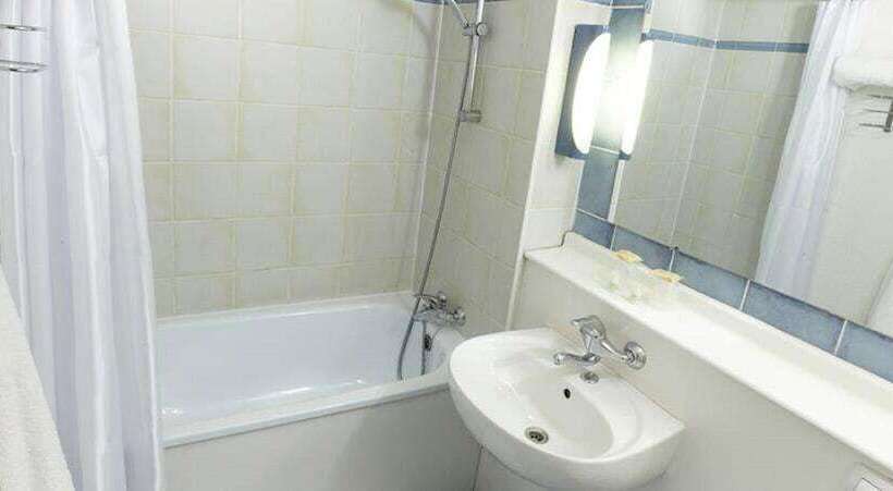 스탠다드 룸 더블 침대, Campanile Nimes Centre  Mascarbonnel