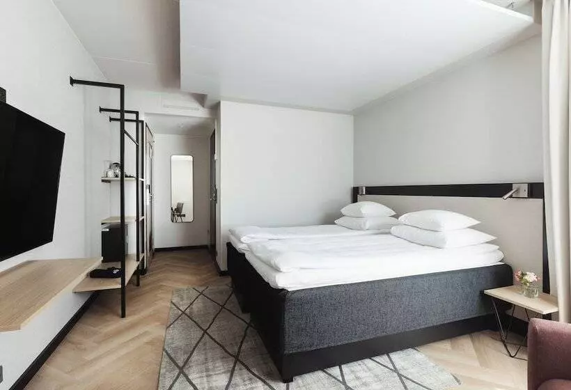 コンフォートルーム, Glo Hotel Art