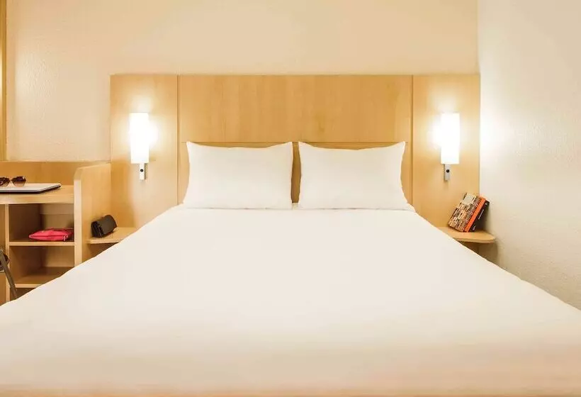 اتاق استاندارد با تخت دوبل, Ibis Versailles Chateau