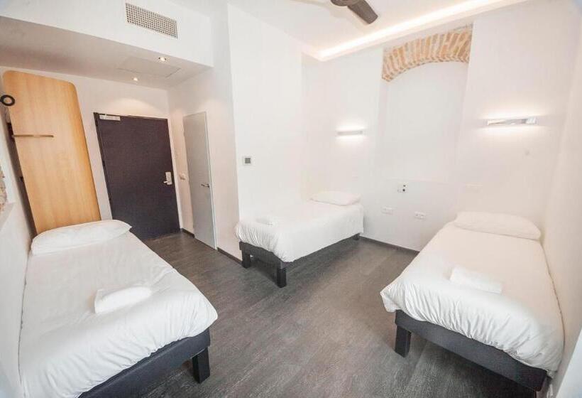 اتاق استاندارد سه نفره, Kalliste