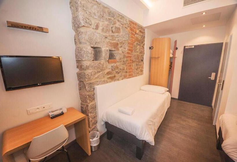 اتاق استاندارد سه نفره, Kalliste