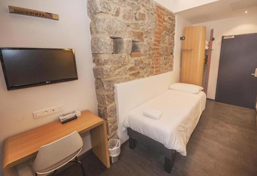 اتاق استاندارد چهار تخته, Kalliste