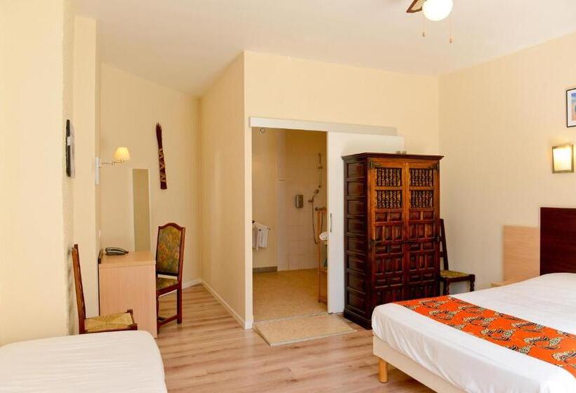 スタンダードトリプルルーム, Logis Hostellerie Du Neez