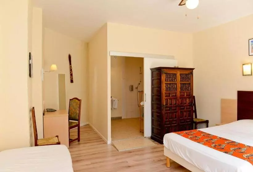 スタンダードトリプルルーム, Logis Hostellerie Du Neez