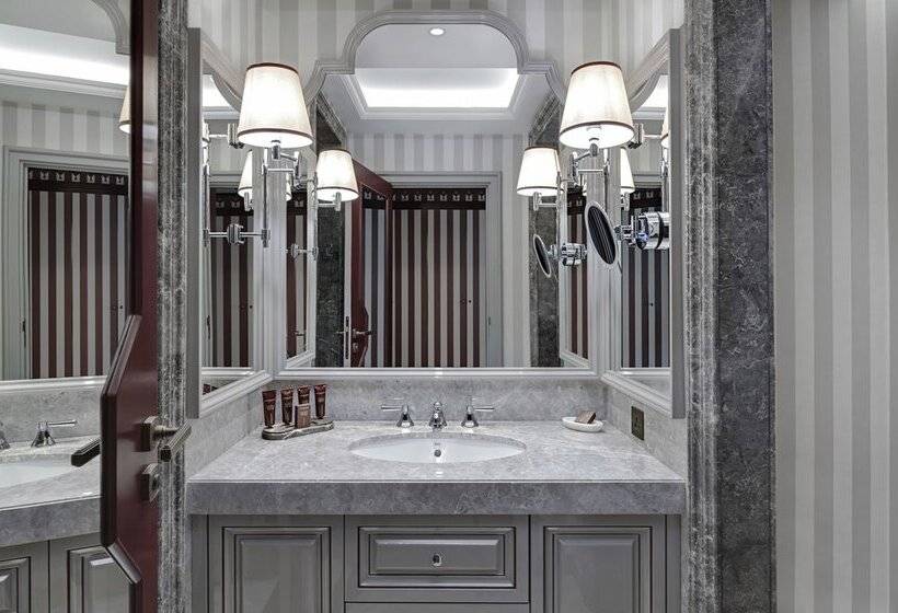 Standard Room King Size Bed, Çırağan Palace Kempinski Istanbul