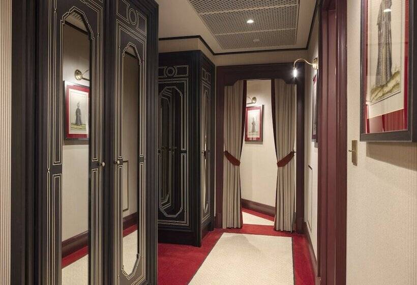 Deluxe Room King Bed & Views, Çırağan Palace Kempinski Istanbul