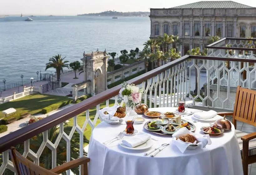 Deluxe Room King Bed & Views, Çırağan Palace Kempinski Istanbul