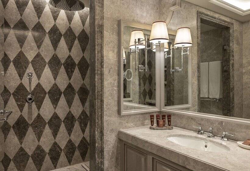 Deluxe Room with Views, Çırağan Palace Kempinski Istanbul