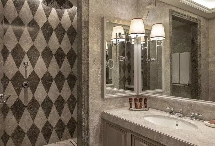 Deluxe Room with Views, Çırağan Palace Kempinski Istanbul