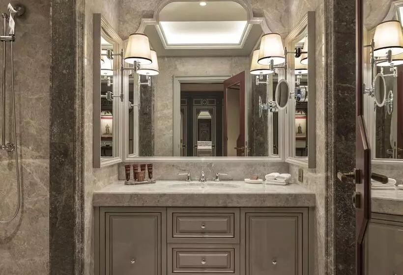 Deluxe Room with Views, Çırağan Palace Kempinski Istanbul