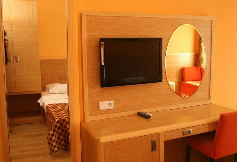 家庭间, Senza Grand Santana