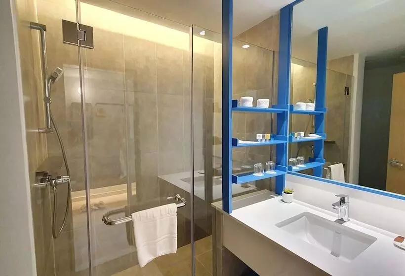 اتاق پریمیوم با چشم‌انداز باغ, Novotel Rayong Rim Pae Resort