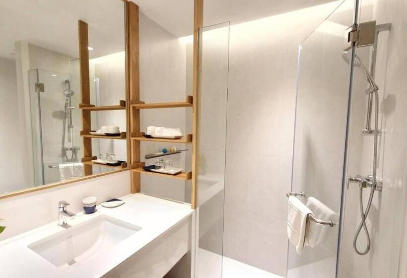 اتاق پریمیوم با چشم‌انداز باغ, Novotel Rayong Rim Pae Resort