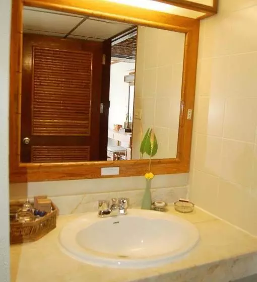 اتاق لوکس با چشم‌انداز دریا, Rayong Resort Hotel